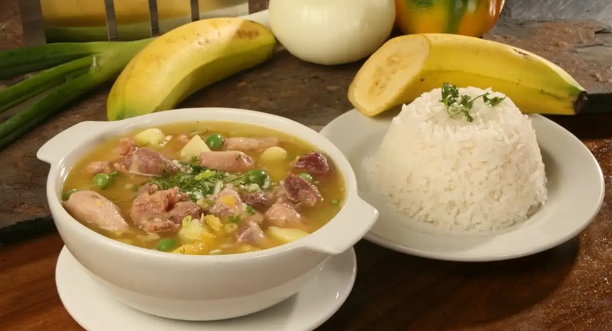 Consomé con menudencias